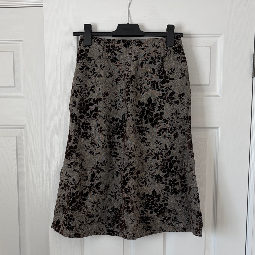 Vintage Floral Patterned Gray and Black Skirt